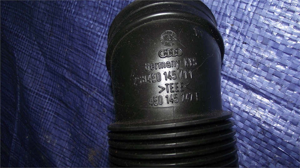 фото №2, Audi a8 d3 lift 3.0 tdi wąż труба шланг 4e0145711