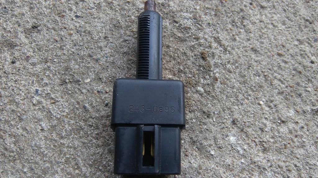 фото №1, Mitsubishi space runner датчик стоп-сигнал тормоза