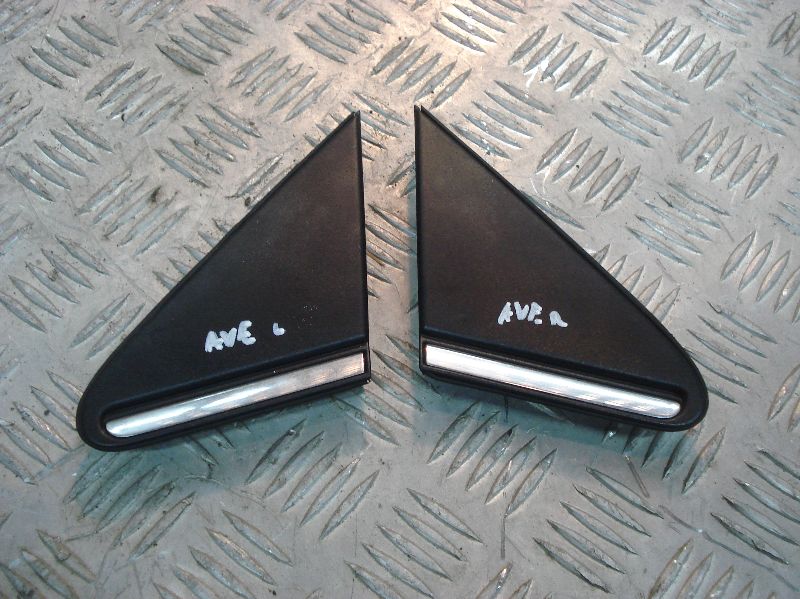 фото №1, Toyota avensis 2008 заглушка хром