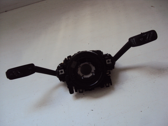 фото №1, Переключатель комбинированный volkswagen оригинальный номер 5q0953507dd