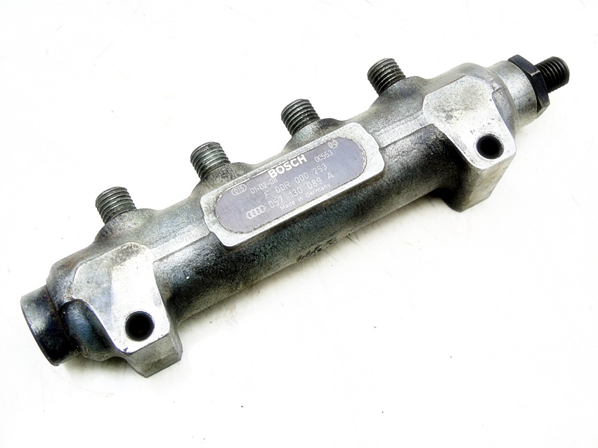 фото №1, Молдинг упорскування паливна audi 3.3 tdi a8 d2