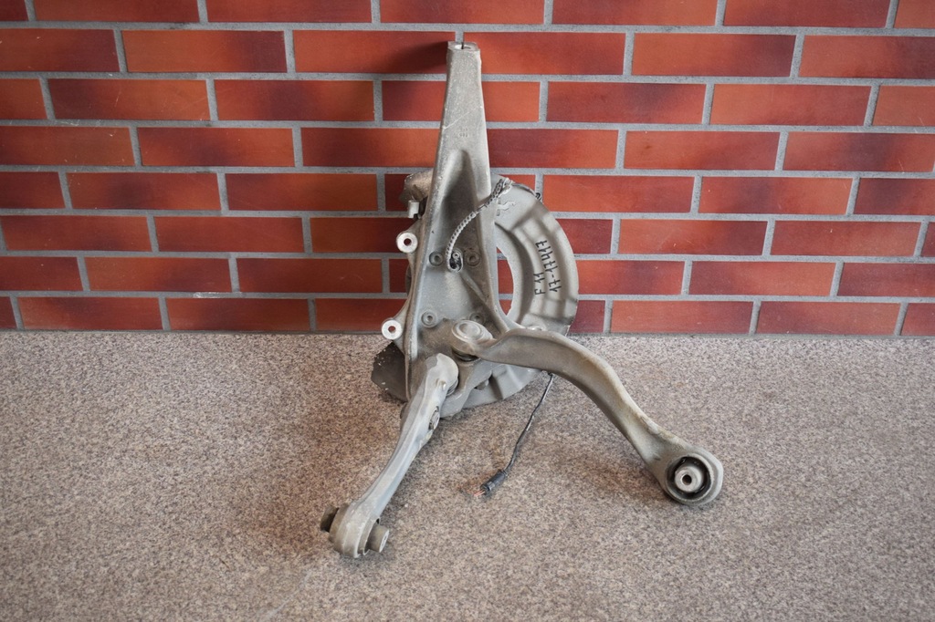 фото №1, Поворотный кулак левая рычаг ступица bmw 5 f10 f11