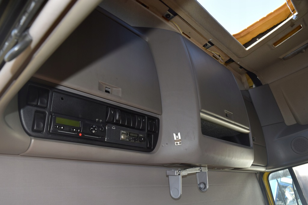 фото №1, Daf xf 105 панель приладів верхній бардачки super space cab