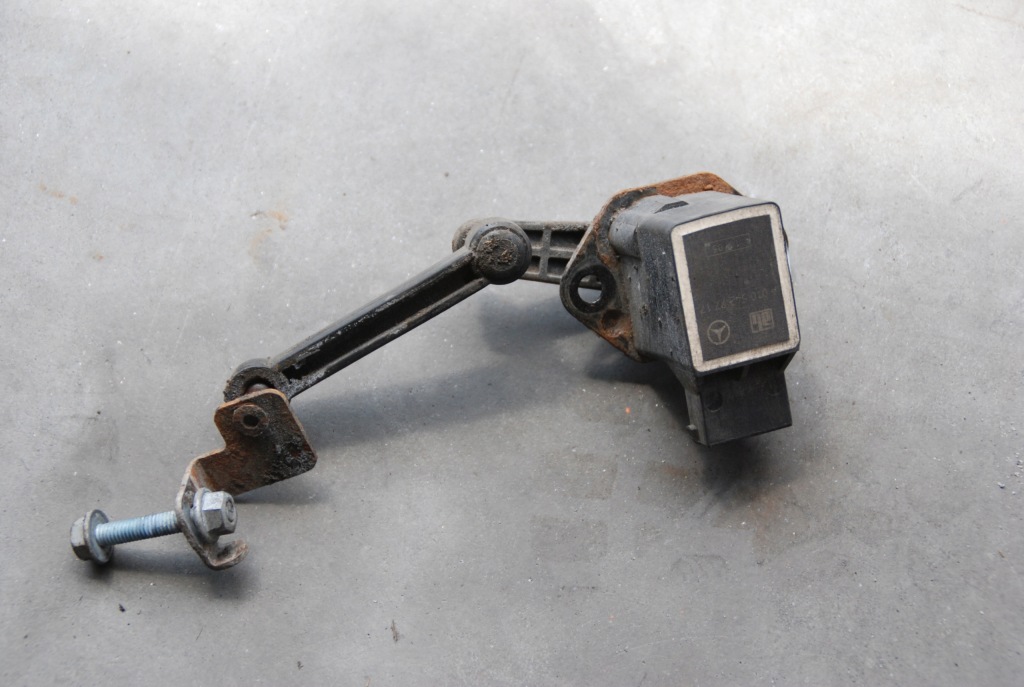 Купити Датчик рівня ксенон mercedes r w164 a0105427717