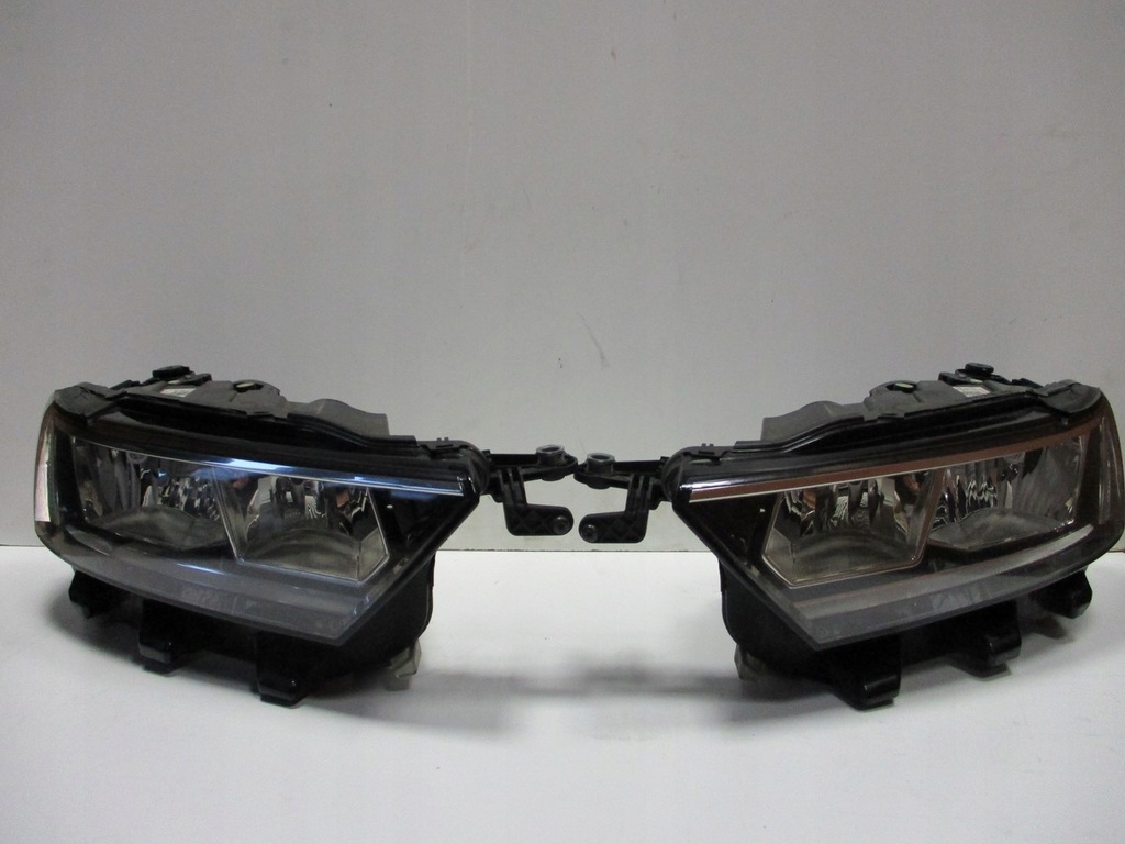 фото №1, Лампа лампы vw t-roc 2ga 2ga941005b 2ga941006b