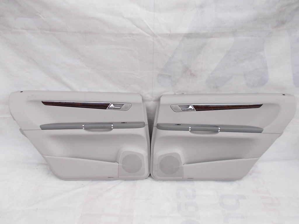 фото №1, Mercedes w251 оббивка обшивка двері r l задня long