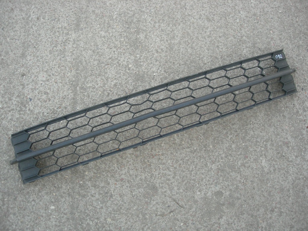 фото №1, Решітка бампера середня skoda rapid 5ja853677