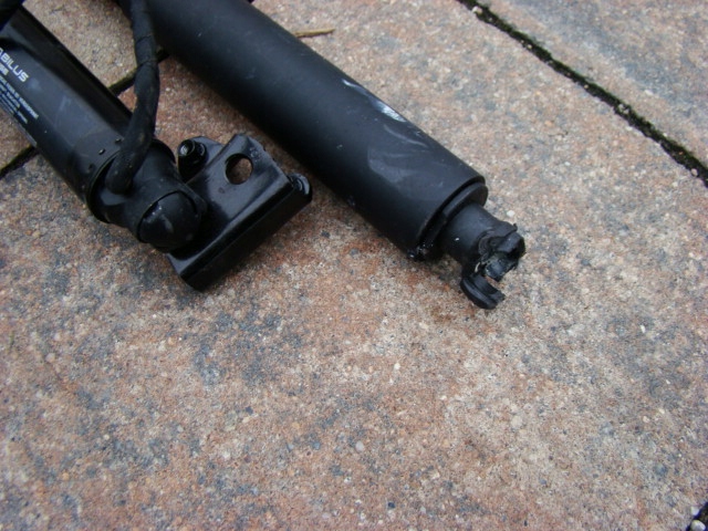 фото №4, Tesla x підйомник амортизатор двері задніх лівий