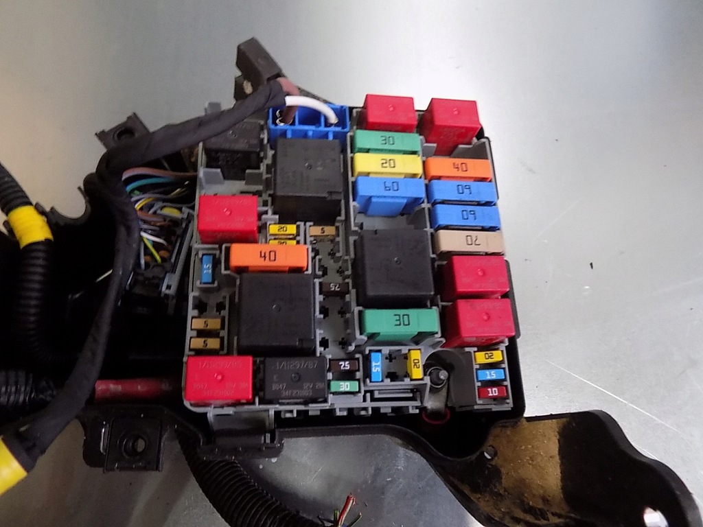 фото №2, Alfa romeo giulietta коробка предохранителей oryg