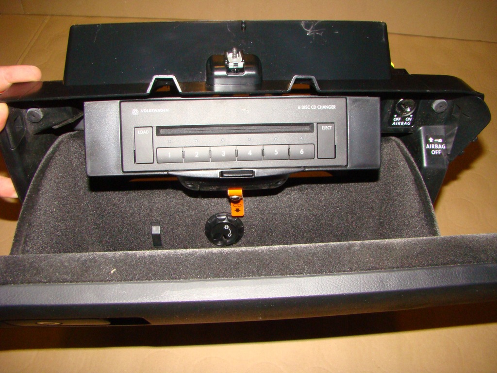 фото №4, Vw passat b6 бардачок пассажира + чейнджер дисков vw