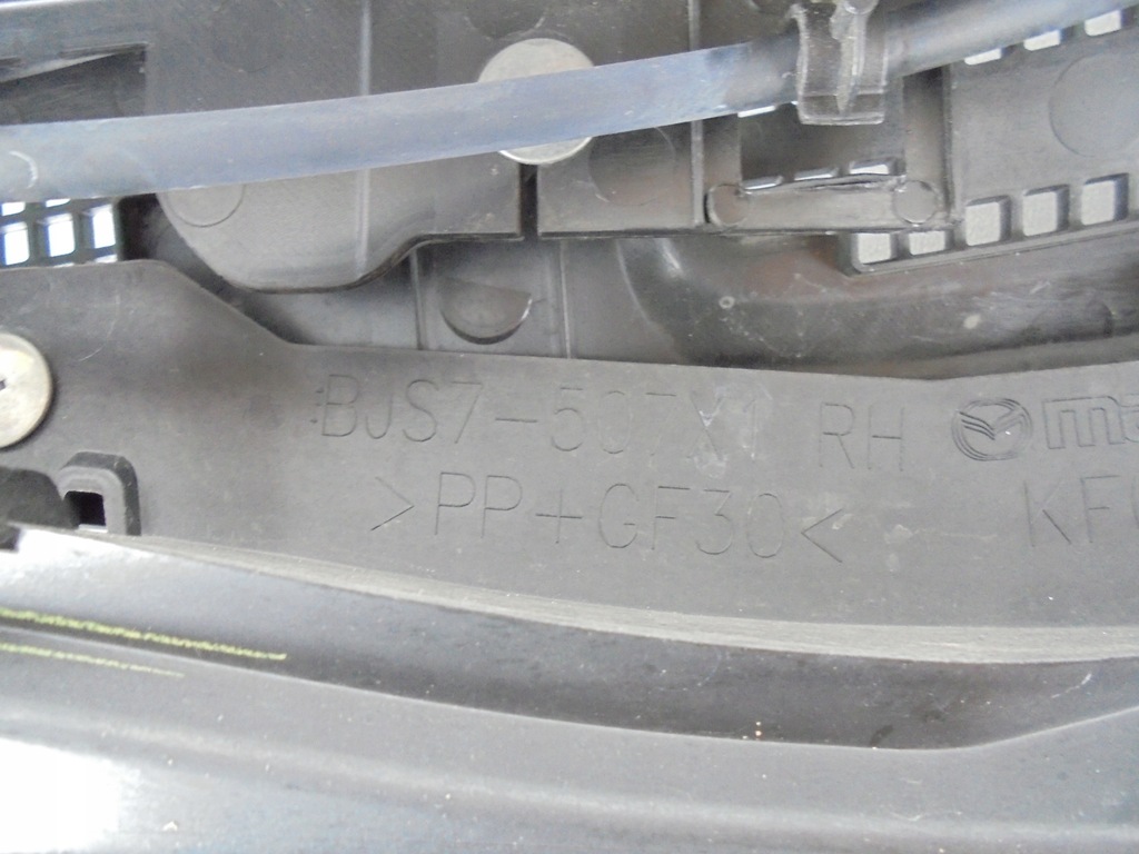 фото №11, Mazda 3 iii жабо правое пластиковый bjs7507x1