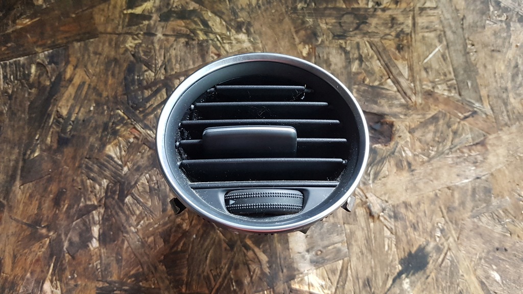 фото №1, Решётка обдув левая w204 lift a2048306754